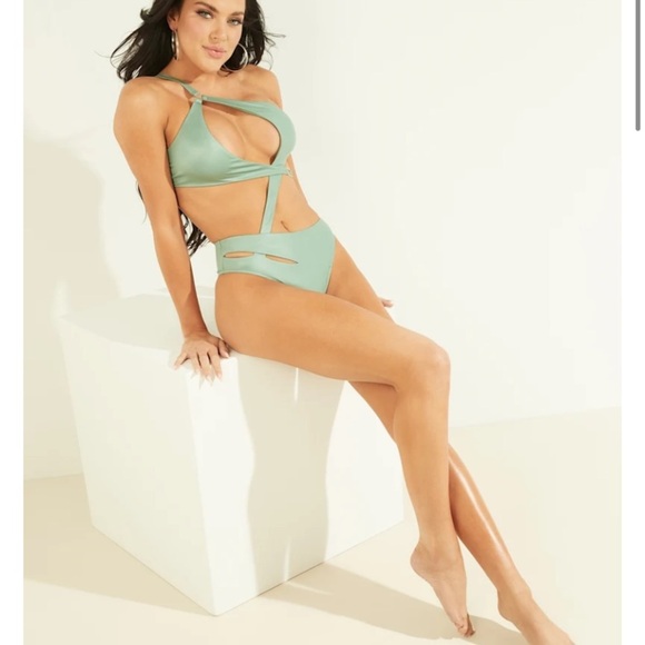 New GUESS Crisscross One-Piece Swimsuit SZ S - Picture 3 of 9